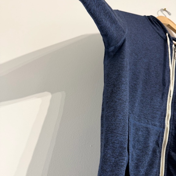 Vuori Halo Performance Hoodie 2.0 Midnight Heather thin stretchy - Picture 10 of 12